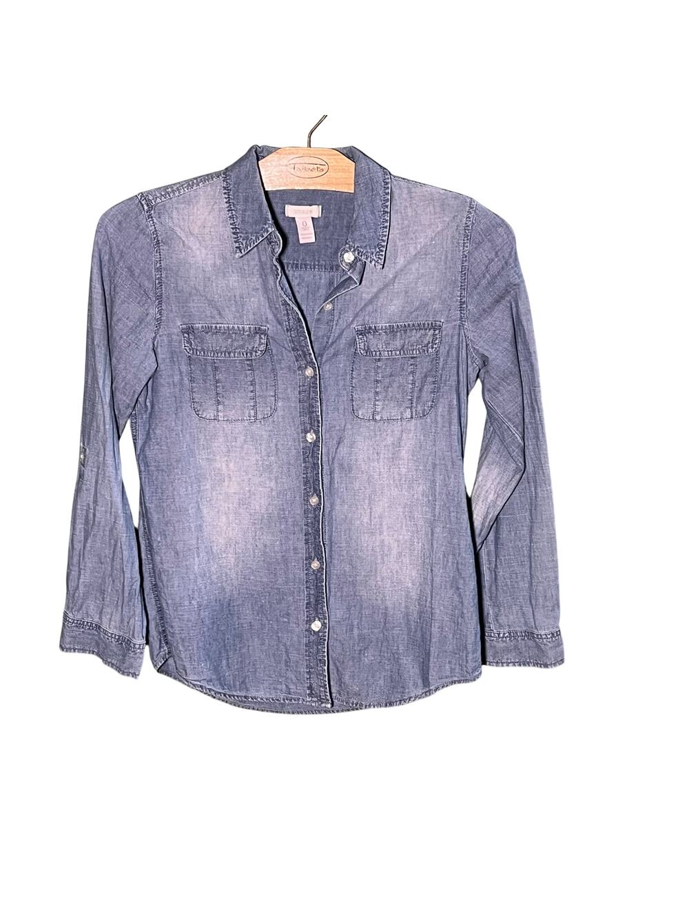 Chico's Women's Chambray Button Down Shirt Size 0 Light Wash Denim Long Sleeve